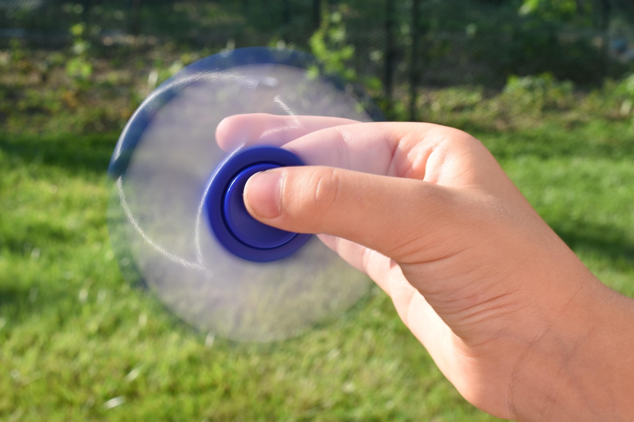 A quick guide to silent, discreet fidgets that support focus without distracting your neighbors.